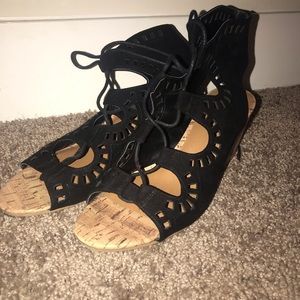 Pretty black wedges